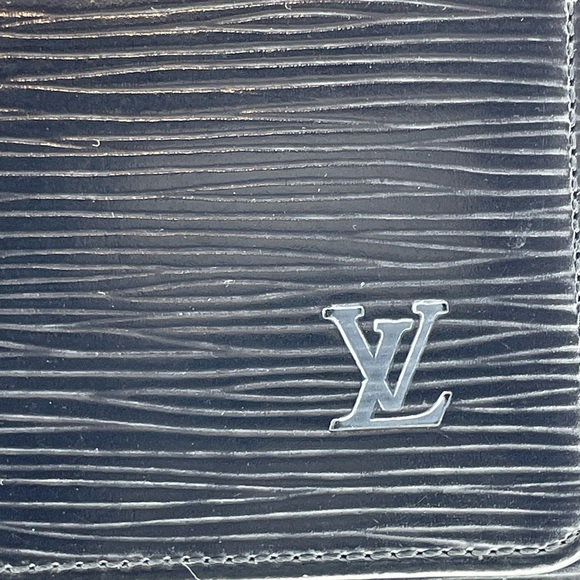 (MT10) Authenticated Louis Vuitton Noir Epi Leather Flap/Checkbook Wallet - Picture 9 of 12